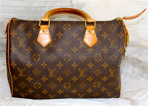 bauletto louis vuitton originale|speedy 30 bandouliere louis vuitton.